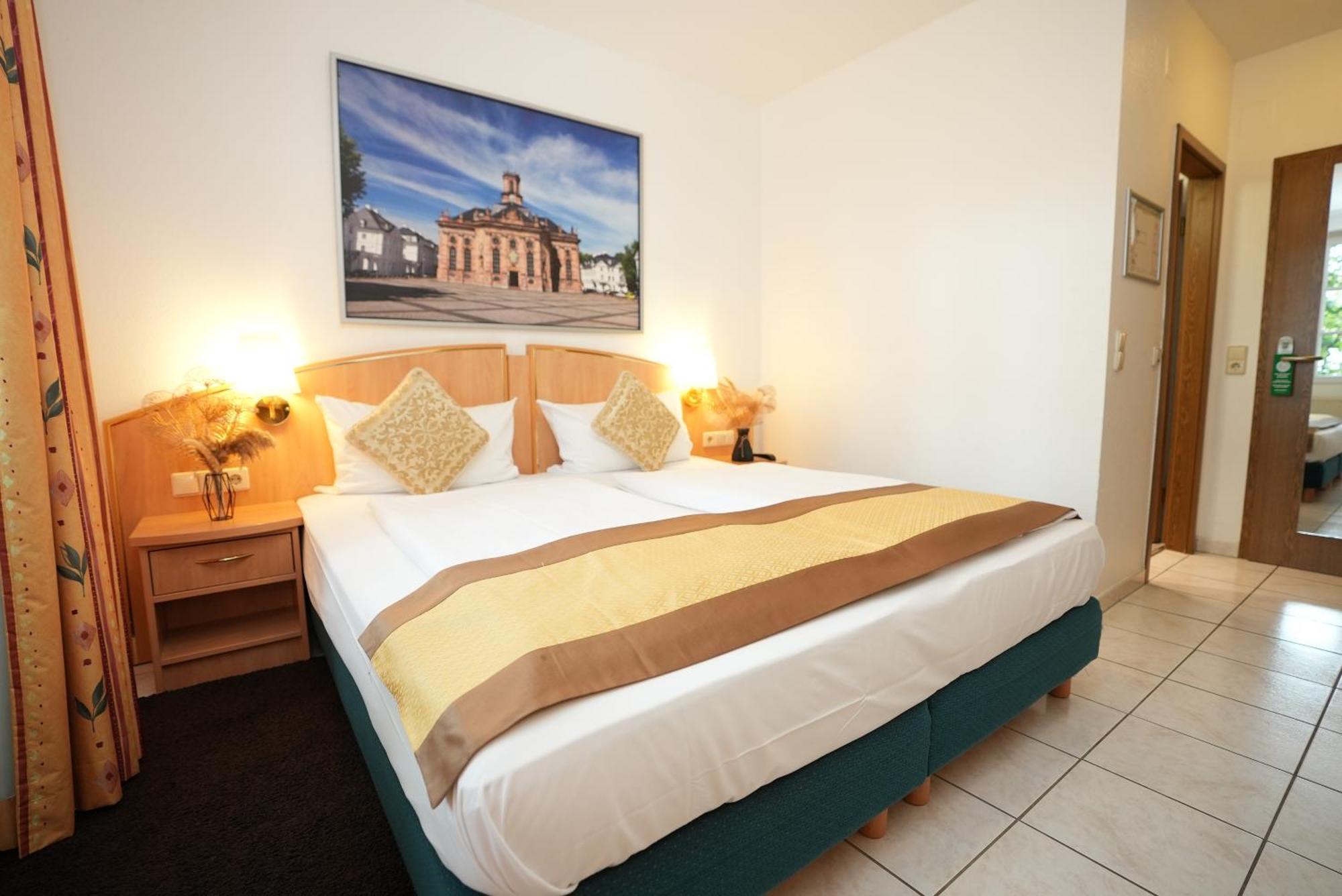 Uno Hotel Posthof Saarlouis Exterior photo