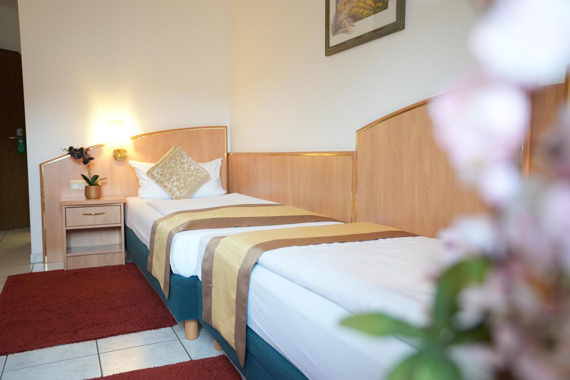 Uno Hotel Posthof Saarlouis Exterior photo